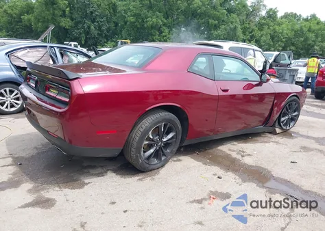 2020 Dodge Challenger Sxt Awd z USA, uszkodzony, nr VIN 2C3CDZGG3LH152691